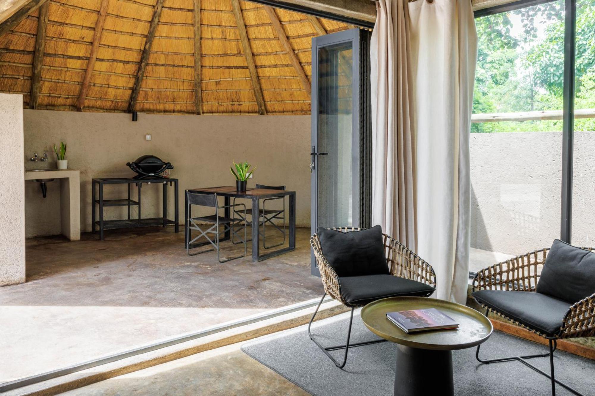Chobe House Villa And Chalets Kasane Exteriör bild