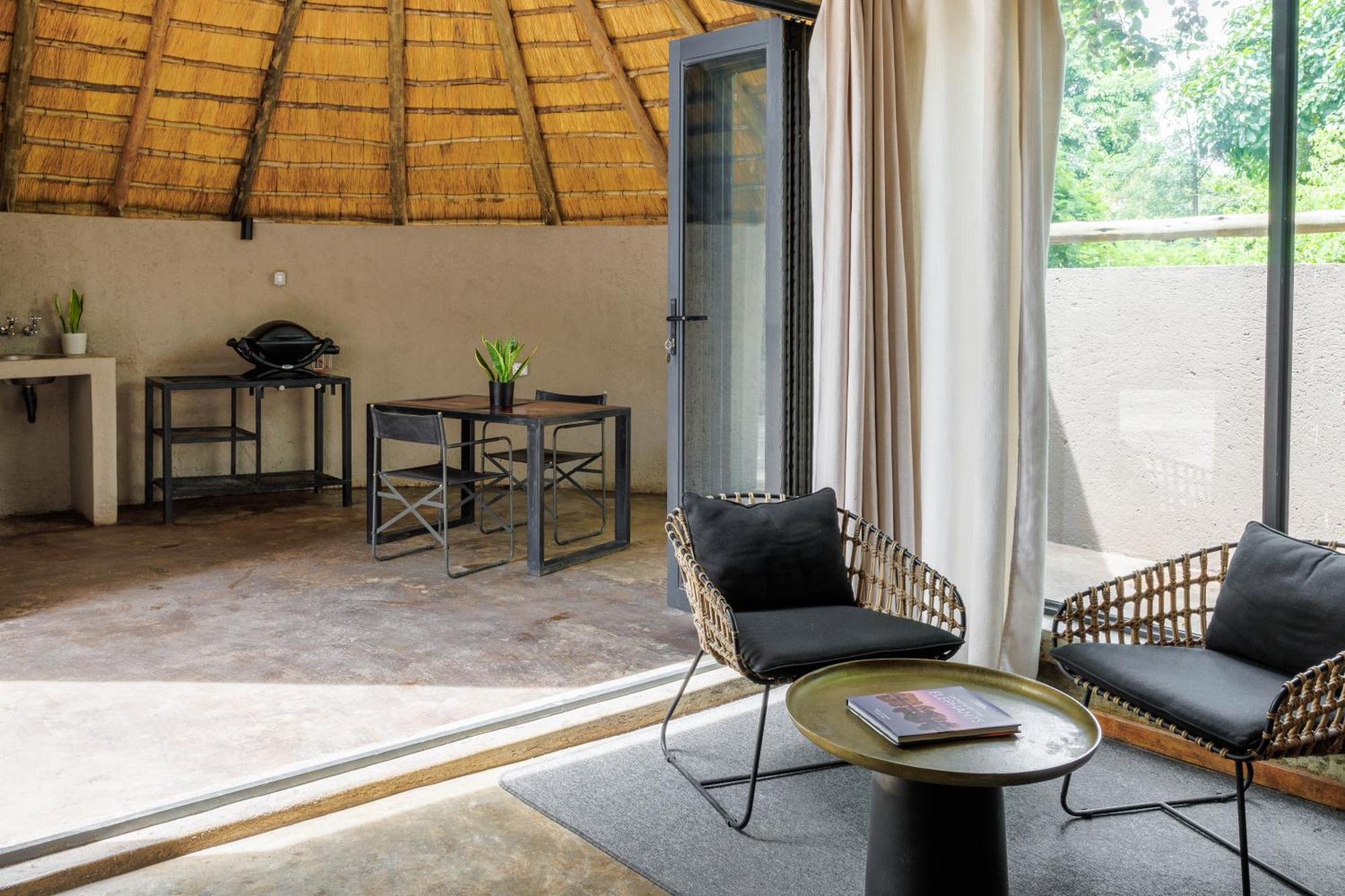 Chobe House Villa And Chalets Kasane Exteriör bild