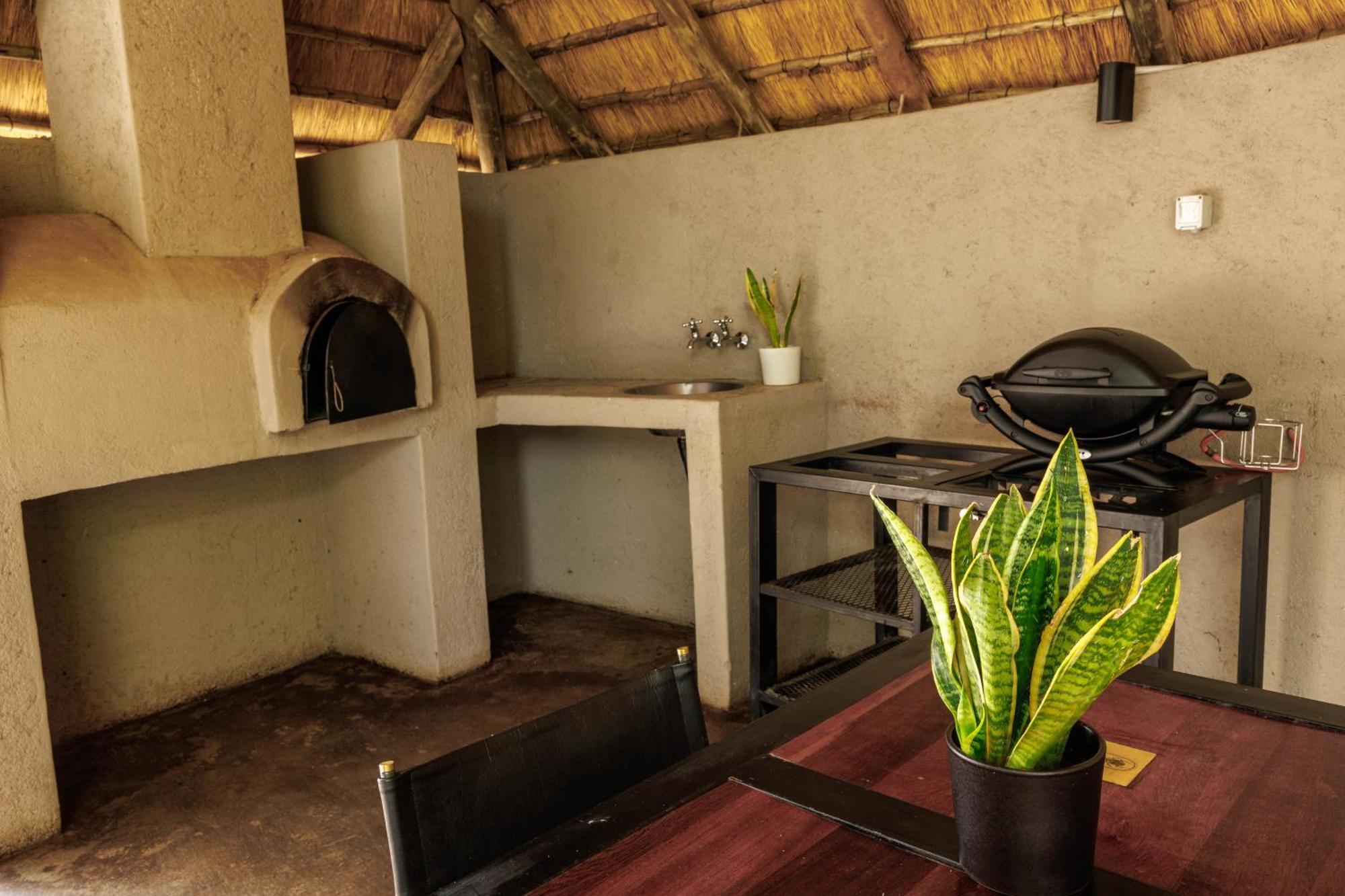 Chobe House Villa And Chalets Kasane Exteriör bild