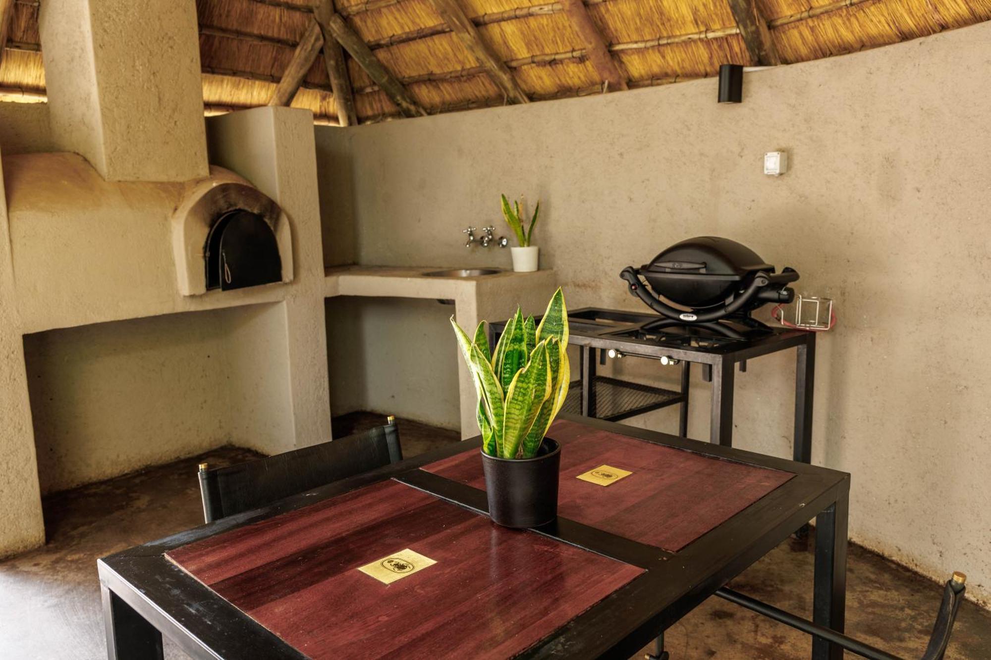 Chobe House Villa And Chalets Kasane Exteriör bild