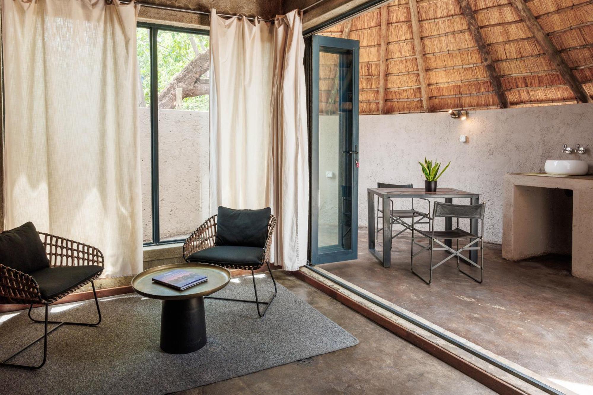 Chobe House Villa And Chalets Kasane Exteriör bild